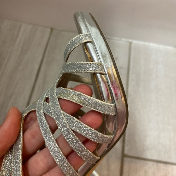 ✨Glinda🪄 Elegant Silver Strappy Heels - Picture 7 of 10